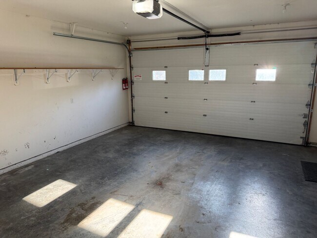 Building Photo - 741 Selina Ln