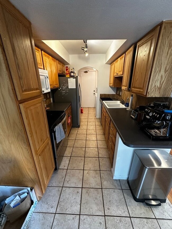 Building Photo - (2026 PRE-LEASING) Nicely maintained 2bd 1ba townhome in ideal location!  (Swimming POOL)