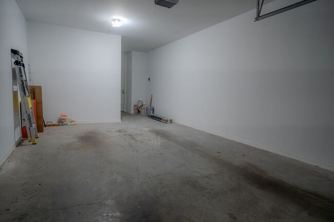 Building Photo - 3/2~Soho St ~ Resort Style Living!!!