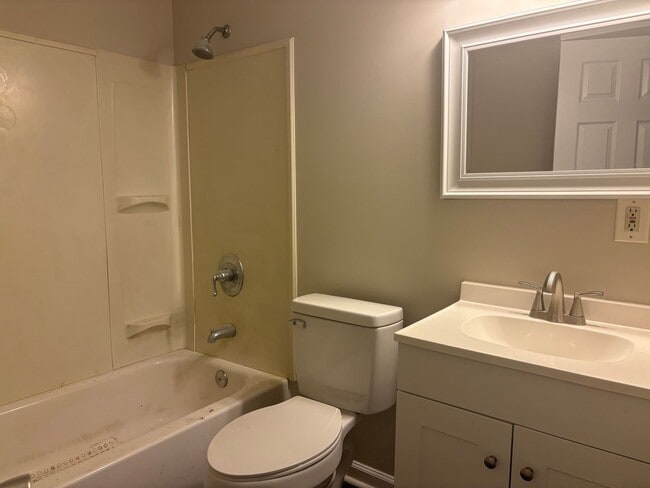 Building Photo - Completely Renovated 2 Bedroom Home!