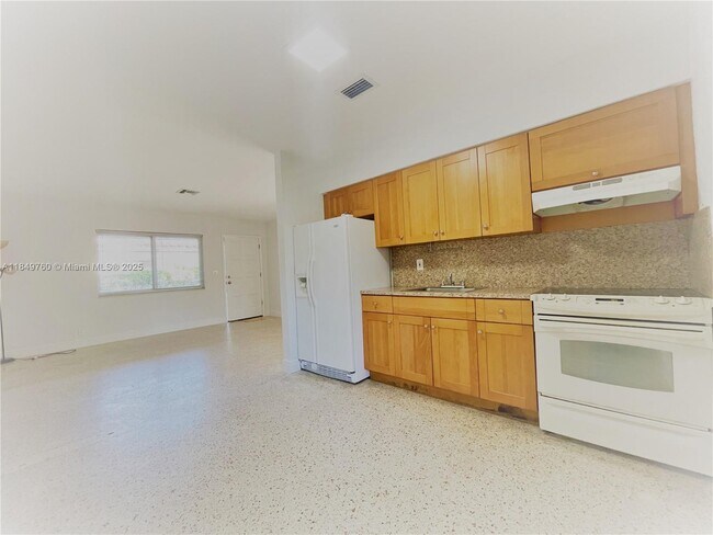 Building Photo - 3141 SW 12th St