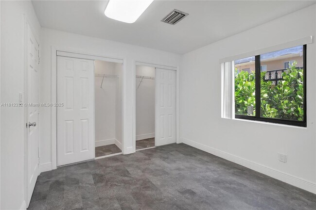 Building Photo - 5980 SW 40th Ave