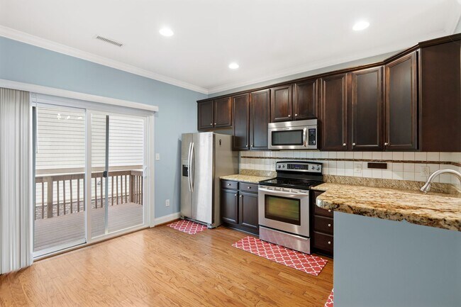 Building Photo - Gorgeous  3-bedroom townhome in North Raleigh!