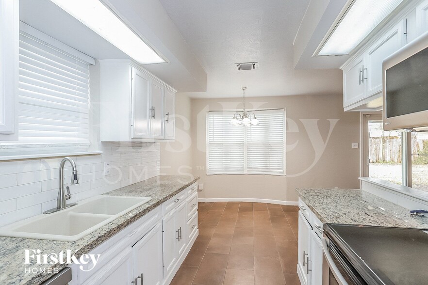 Building Photo - 10819 Sagewind Dr