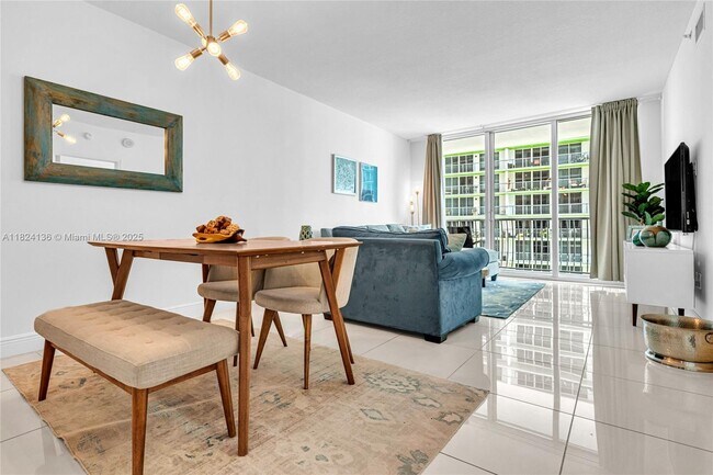 Building Photo - 1750 N Bayshore Dr