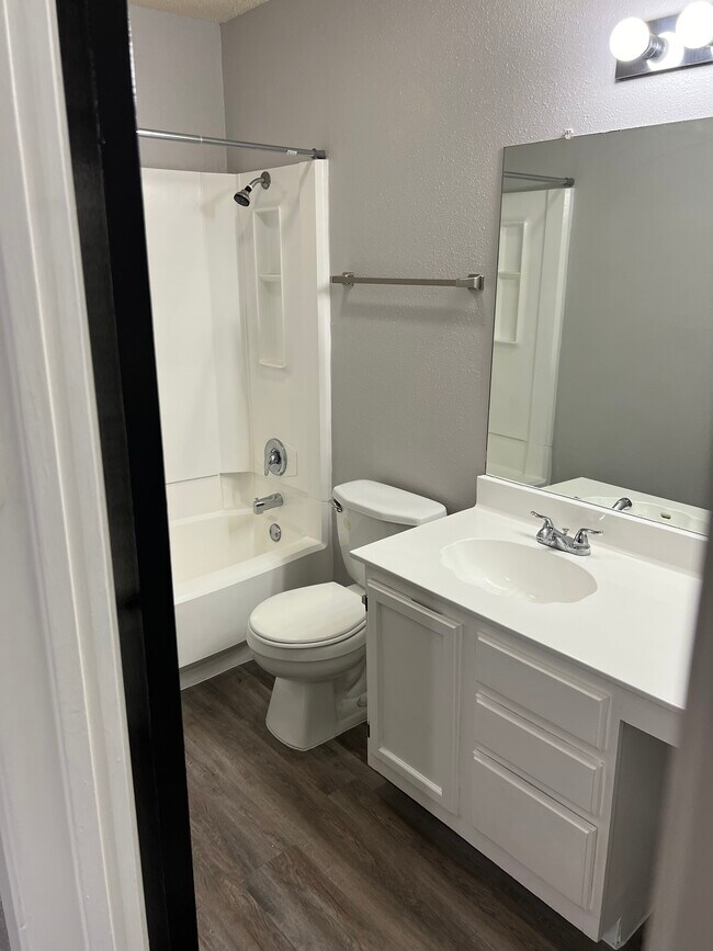 Building Photo - 9713 Village Briar