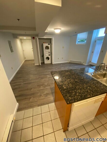 Building Photo - 117 Park Dr