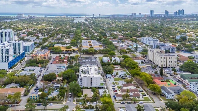 Building Photo - 517 S 19th Ave