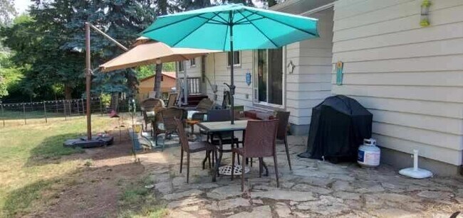 Building Photo - 105 Adams Ct