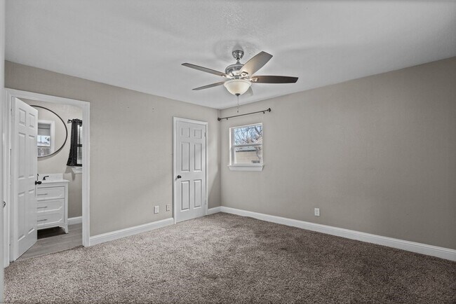Building Photo - 1308 Laurel Ave