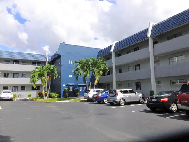 Building Photo - 7807 Golf Cir Dr