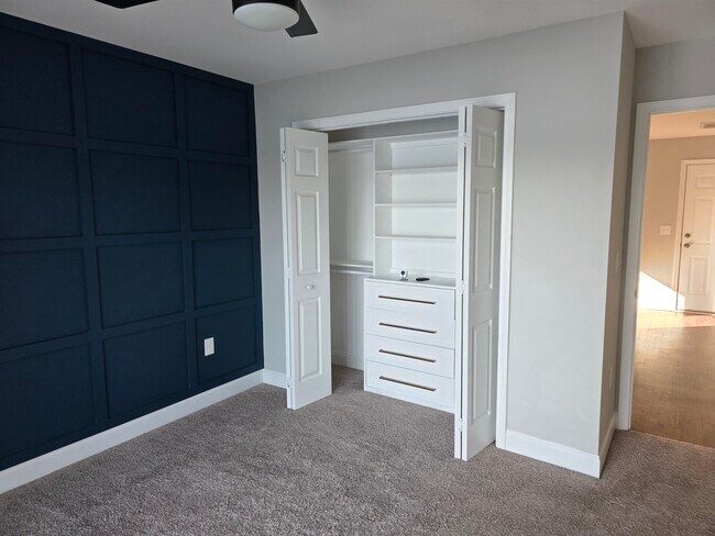 Building Photo - 1048 Meadowoods Dr