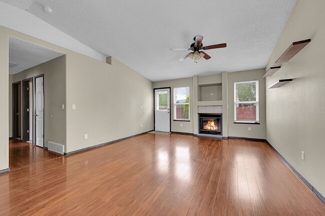 Building Photo - $2,100.00 - 3 bedroom, 2 bathroom, Single ...
