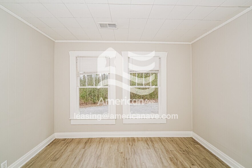 Building Photo - 917 School Terrace