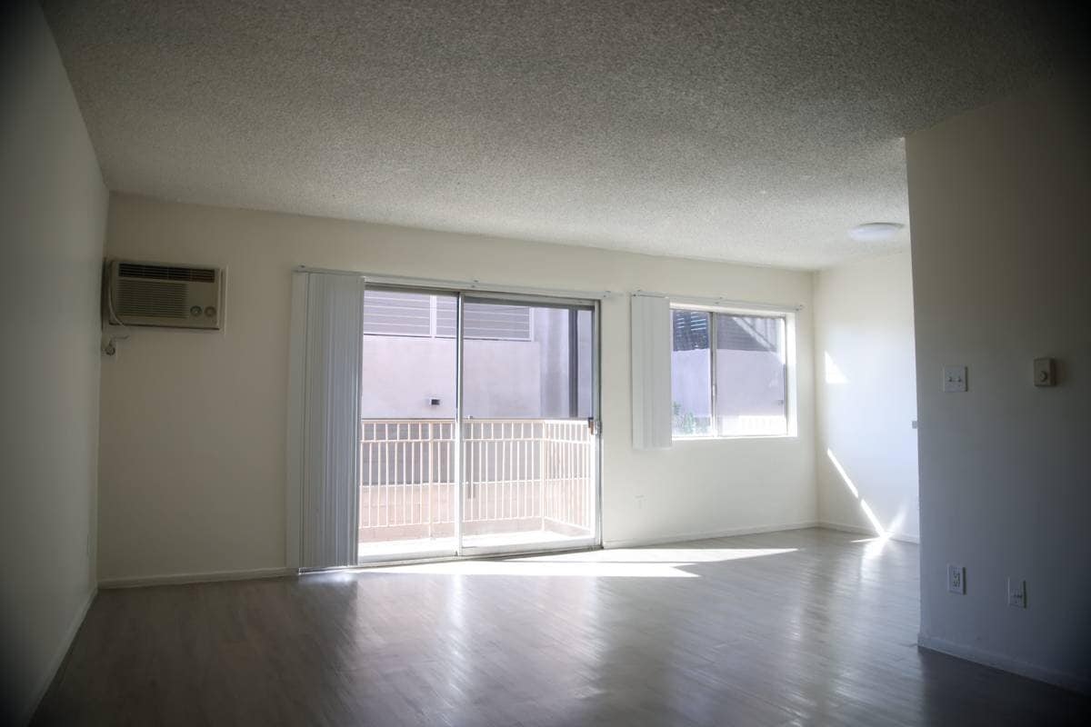 Building Photo - 915 N Wilton Pl