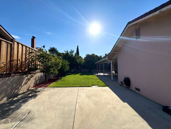 Building Photo - Large Evergreen Home with Solar & Community Pool