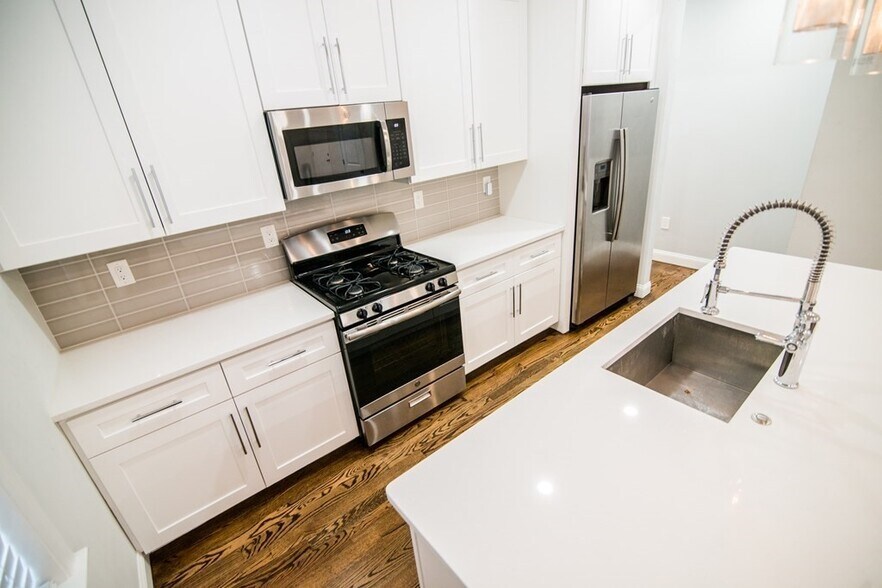 Building Photo - 757 Washington St