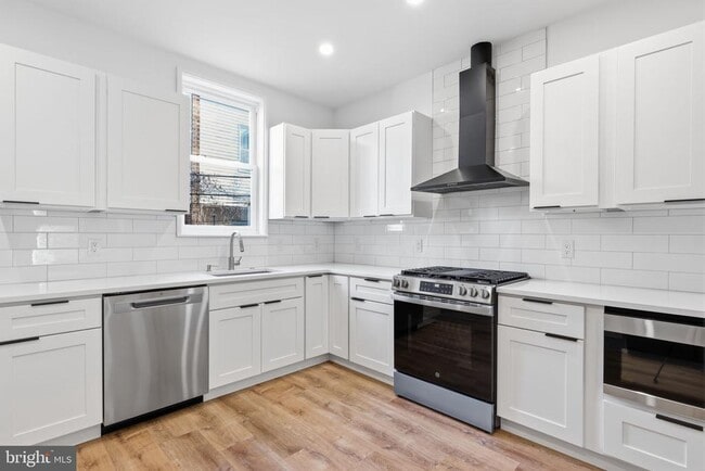 Building Photo - 458 W Earlham Ter