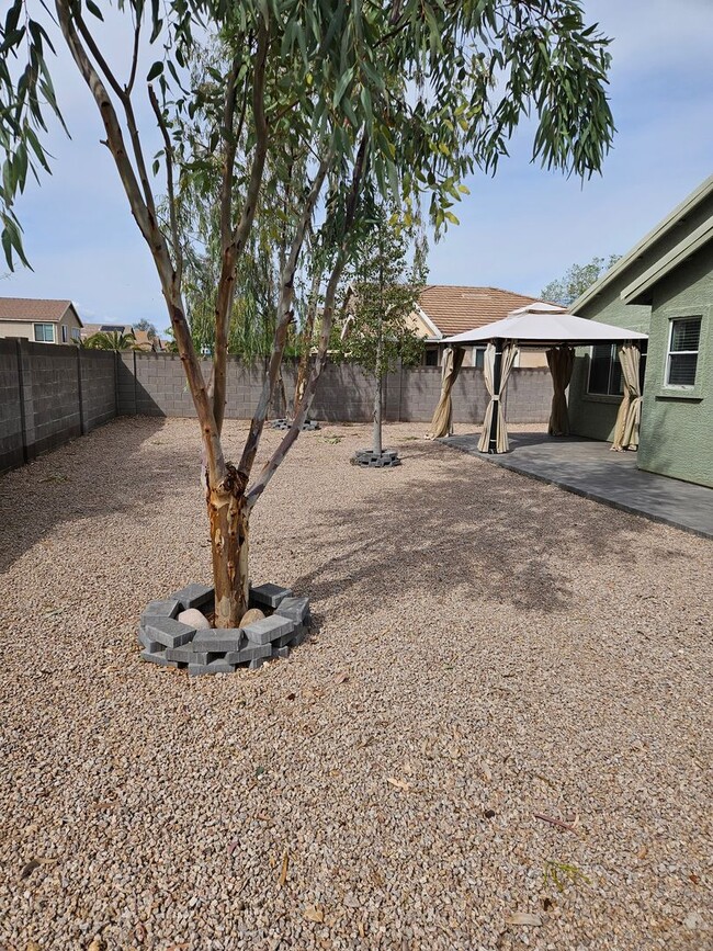 Building Photo - 3 bedroom 2 bath home in Apache Junction