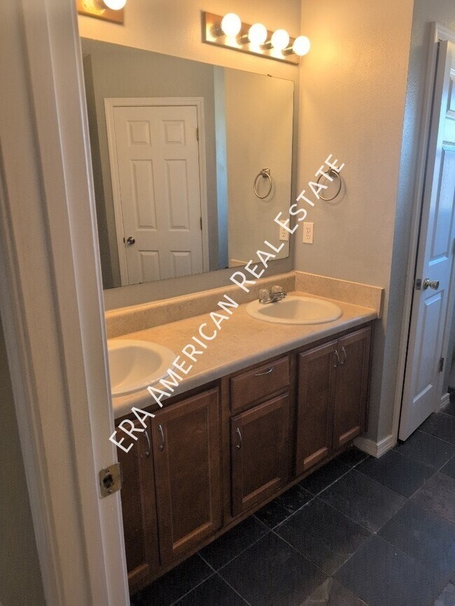 Building Photo - 295 Limestone Cir