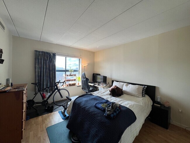 Building Photo - 170 Gore St