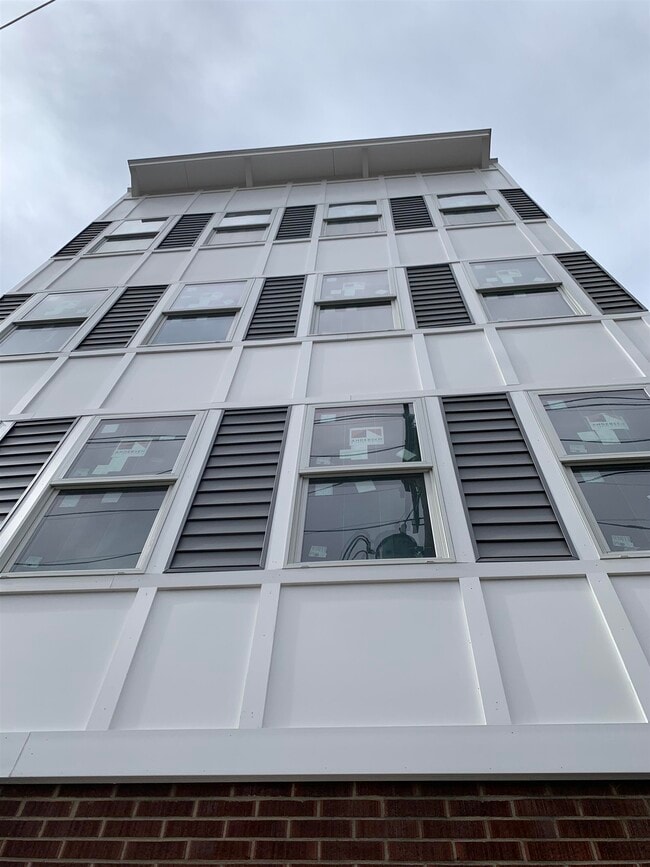 Building Photo - 75 Coles St