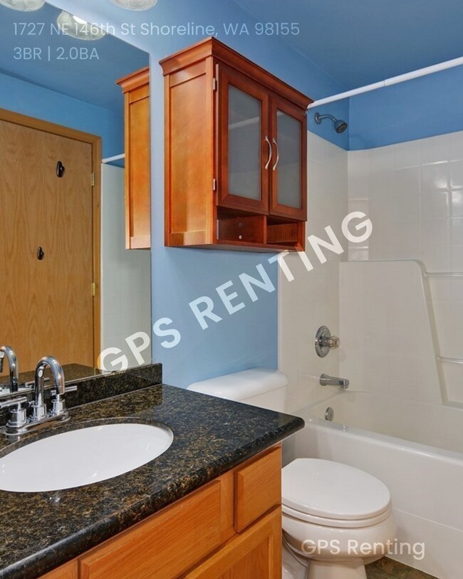 Building Photo - Shoreline Townhouse with great fenced yard