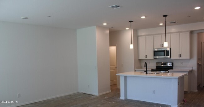 Building Photo - 2628 S Voyager Dr