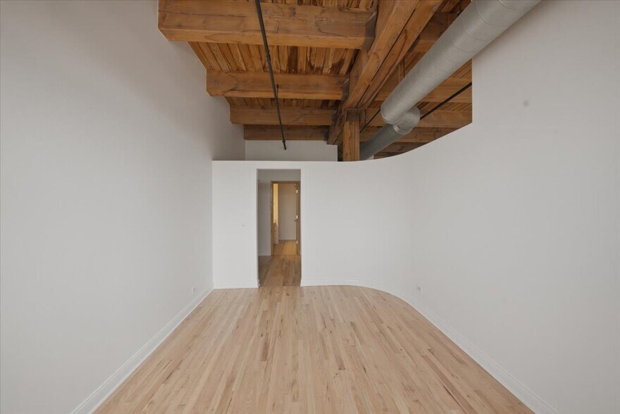 Building Photo - 1250 W Van Buren St