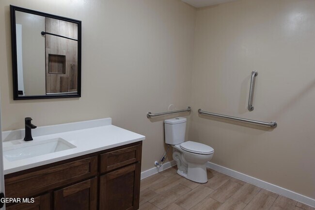 Building Photo - 6002 1/2 Pam McCall Drive Unit 3