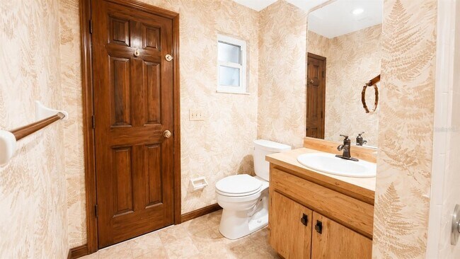 Building Photo - 35025 Raintree Dr