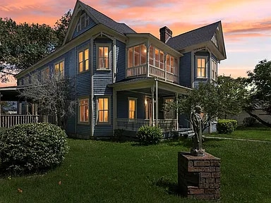 Primary Photo - 250 N Main St