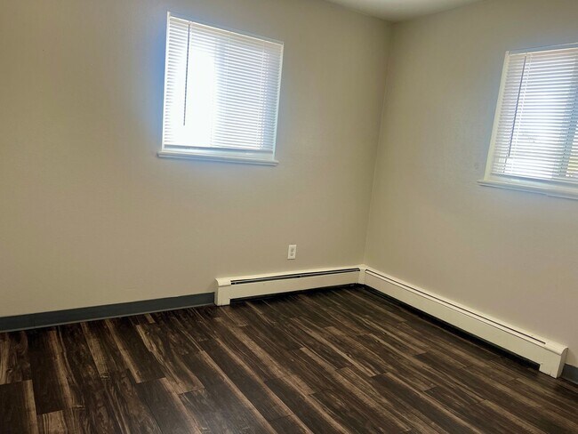 Building Photo - 2Bedroom 1Bathroom Top Floor Corner Unit in Westminster