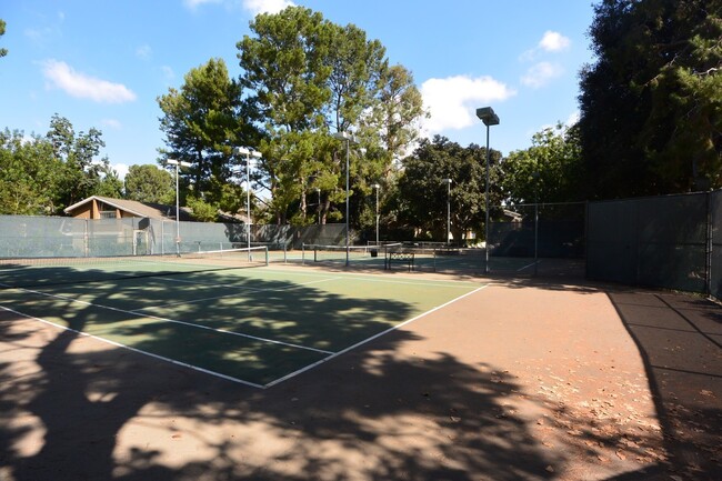 Building Photo - Lovely 1 Bed 1 Bath 2 Story Condo in Irvine