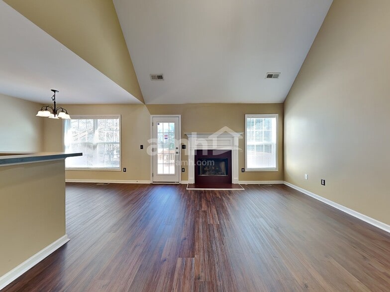 Building Photo - 11 Bittercrest Ct