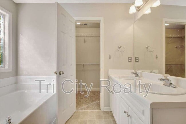 Building Photo - 289 Baldwin Ct