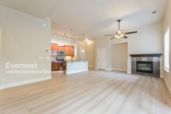 Building Photo - 305 Inverness Way S