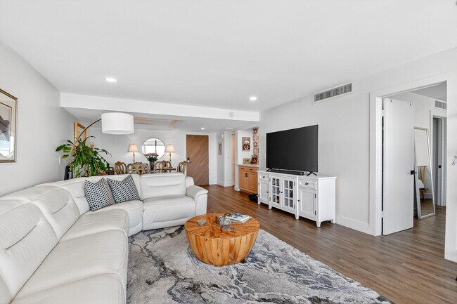 Building Photo - 3589 S Ocean Blvd