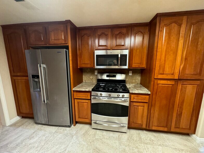 Building Photo - 1718 Tecalote Dr