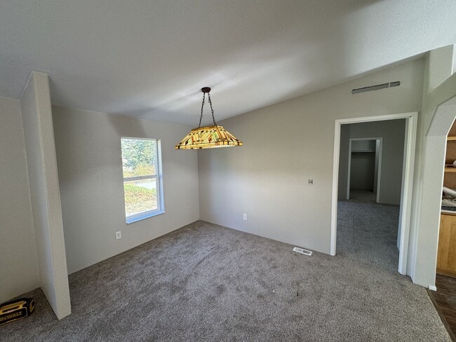 Building Photo - Riverfront 3BD/2BA Home