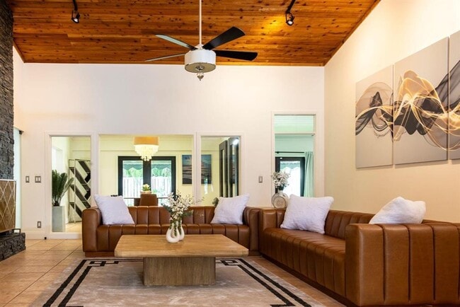 Building Photo - 222 N Tradewinds Ave