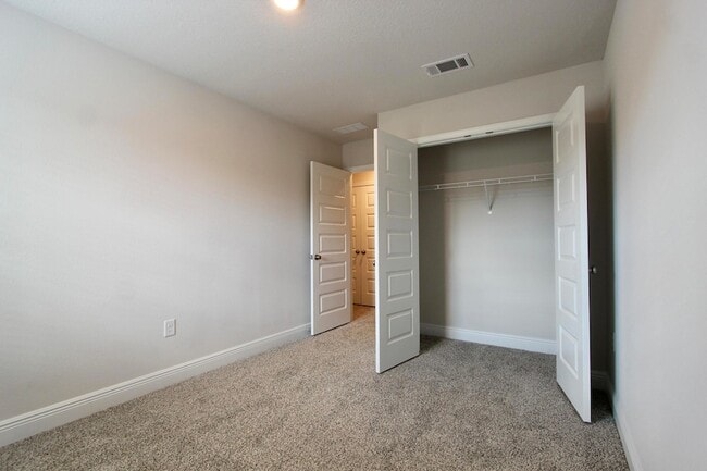 Building Photo - 323 Callie Dr