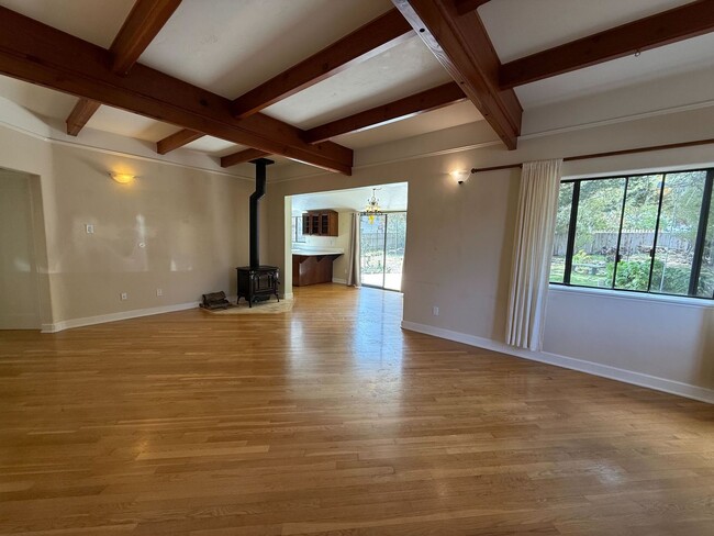 Building Photo - Fantastic Home in New Monterey Near DLI