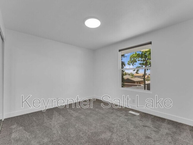 Building Photo - 7726 S 3500 E