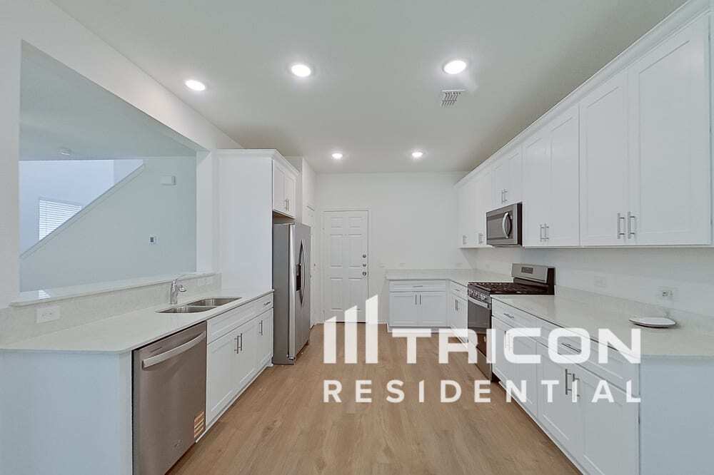 Building Photo - 2411 Carlow Ln