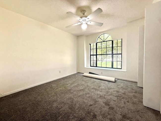 Building Photo - 2107 Willow Way