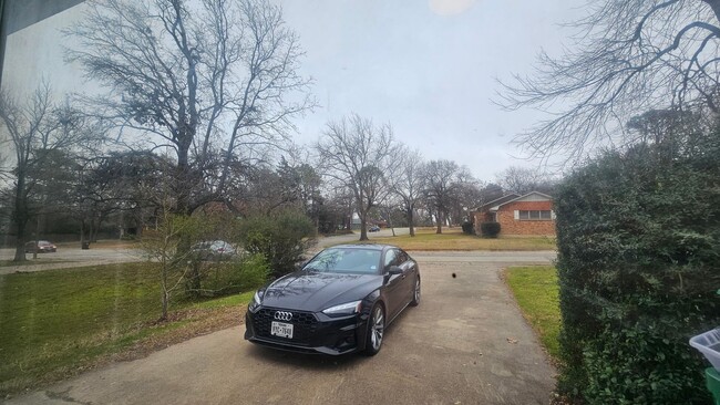 Building Photo - 2115 Glenwood Ln