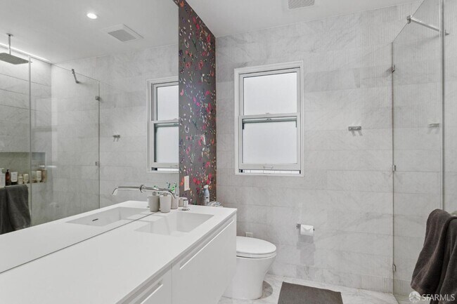 Building Photo - 754 Lake St