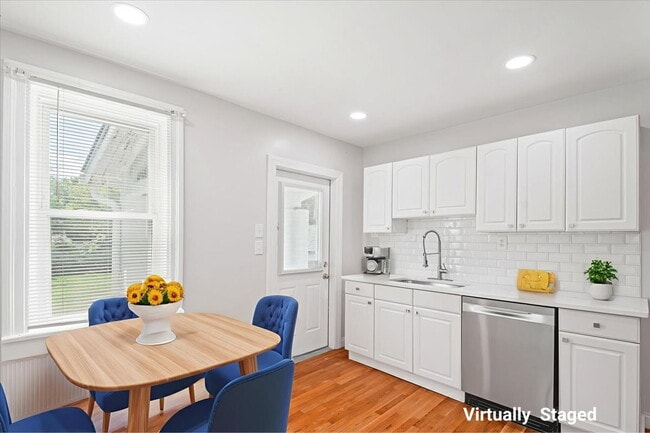 Building Photo - 4637 Alpine Ave