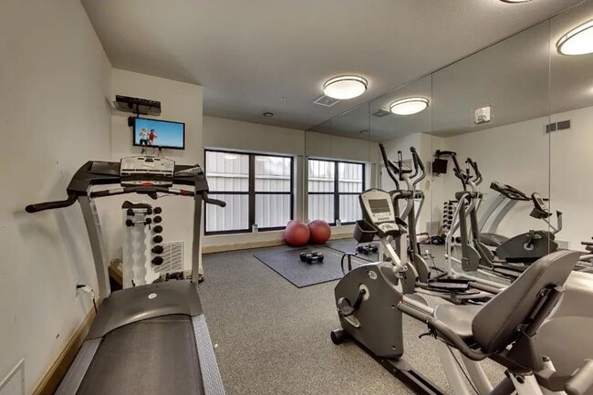 Building Photo - NOVEMBER MOVE-IN SPECIAL FOR QUALIFIED APP...